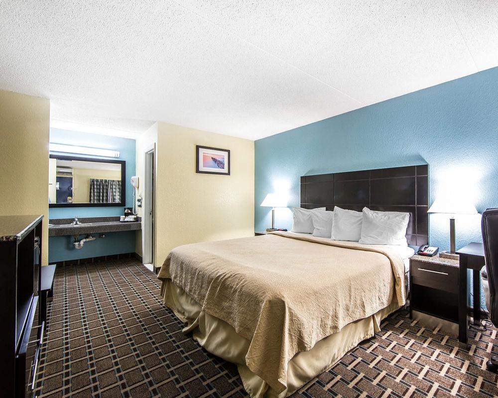Hotel Oyo Tn Cedar Bluff I-40