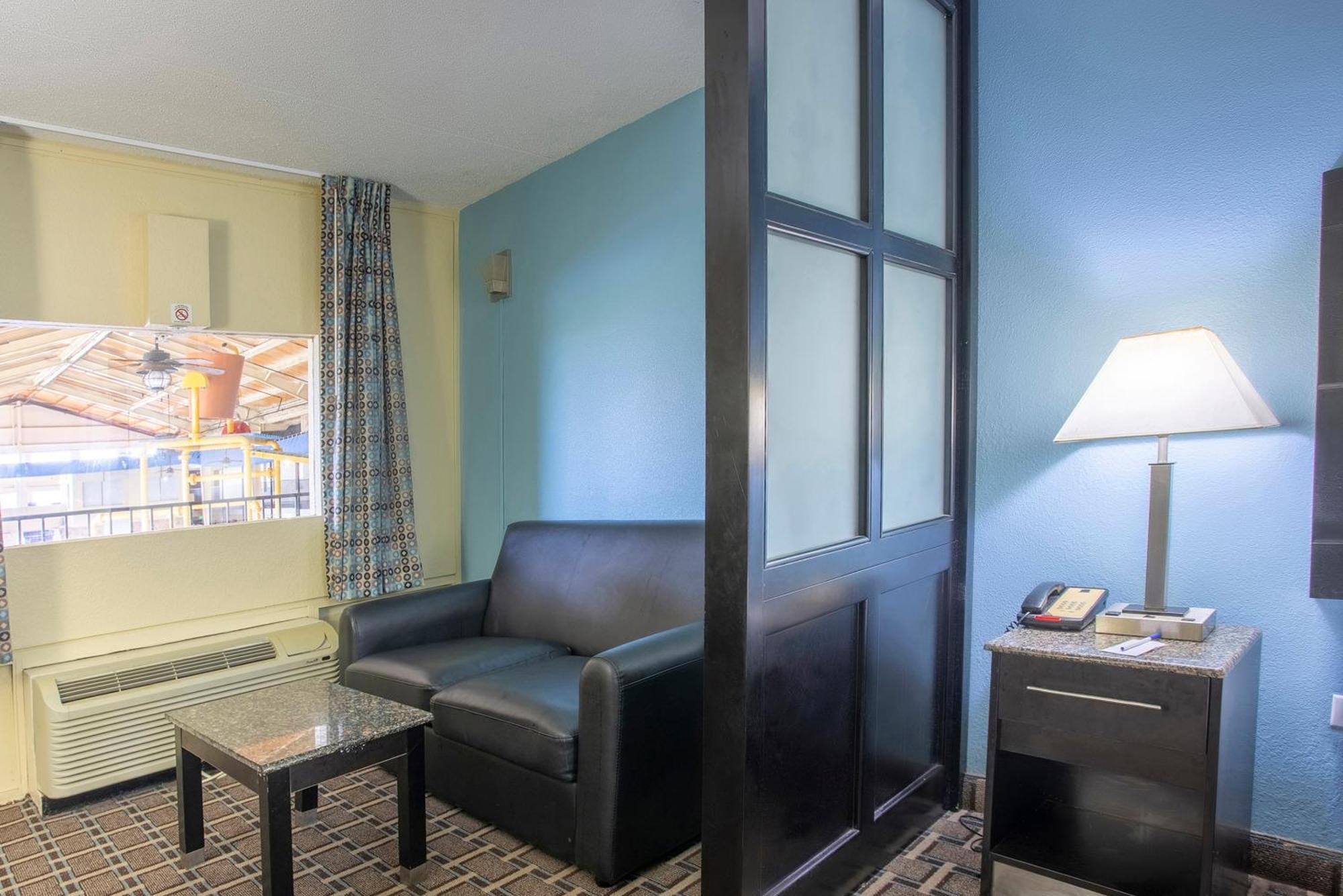 Hotel Oyo Tn Cedar Bluff I-40