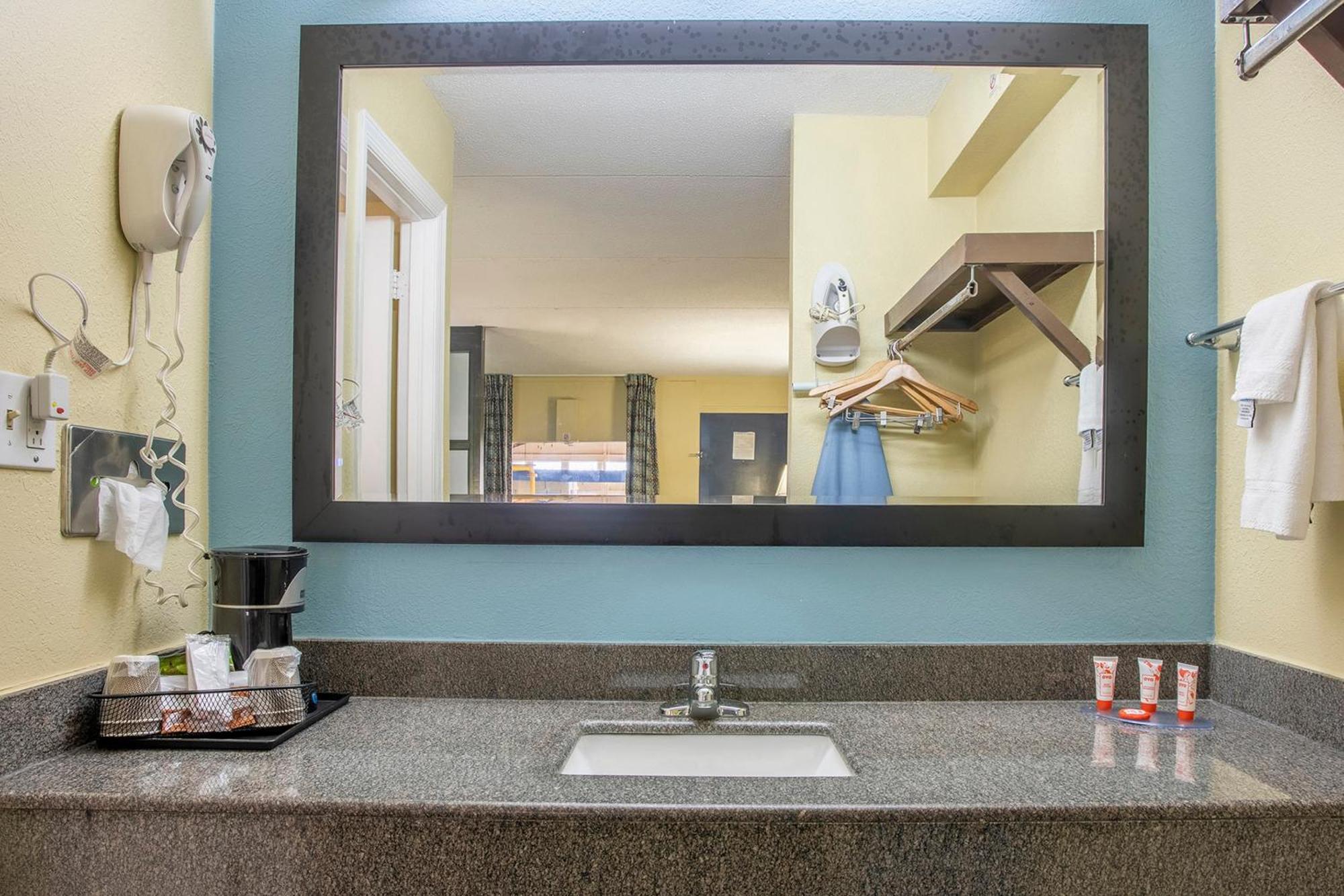 Oyo Tn Cedar Bluff I-40 Hotel Knoxville